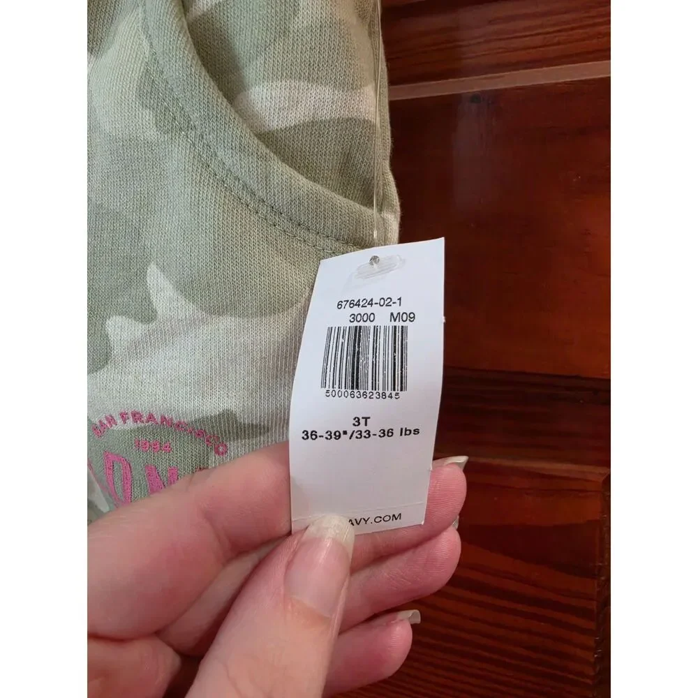 Old Navy Girls 3T Camo Shorts NWT Sage Green Pink Logo Pull On Sweat Shorts